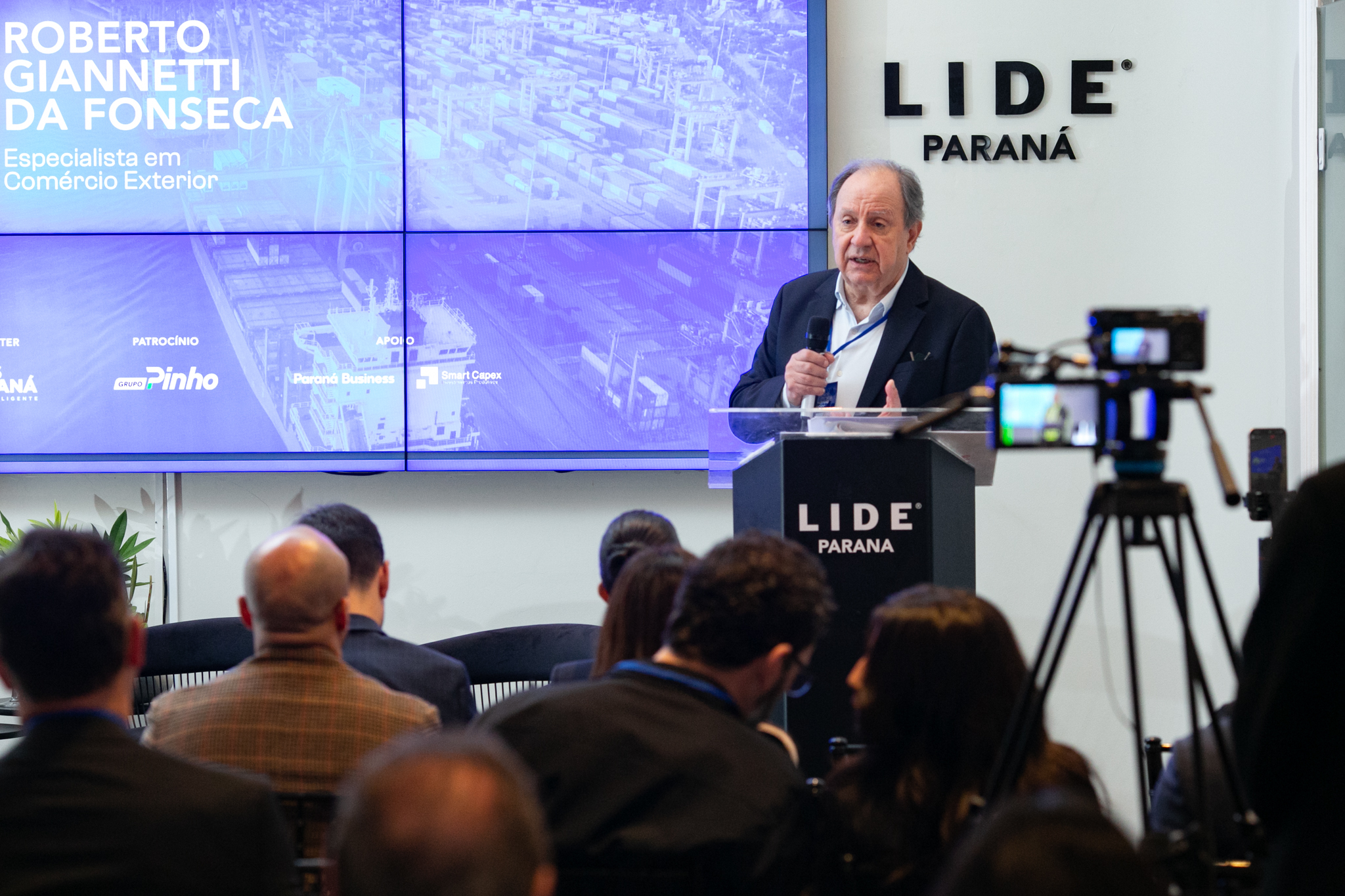 Roberto Giannetti da Fonseca, uma das maiores autoridades do país em comércio exterior, ex-secretário-executivo da CAMEX no governo FHC e ex-diretor de comércio exterior da FIESP